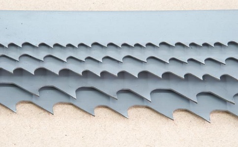 兴安带锯床上的钢丝刷，对于带锯条的重要性